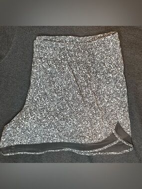 Athleta Printed Mesh Racer Run Shorts 4” Black White Women’s XL Athletic